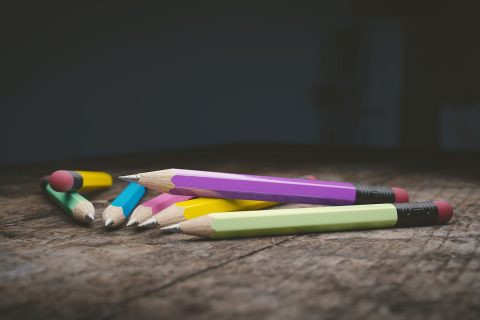 趣笔阁创作者收益结算界面，显示月度收入明细与提现记录，黑金专业风格